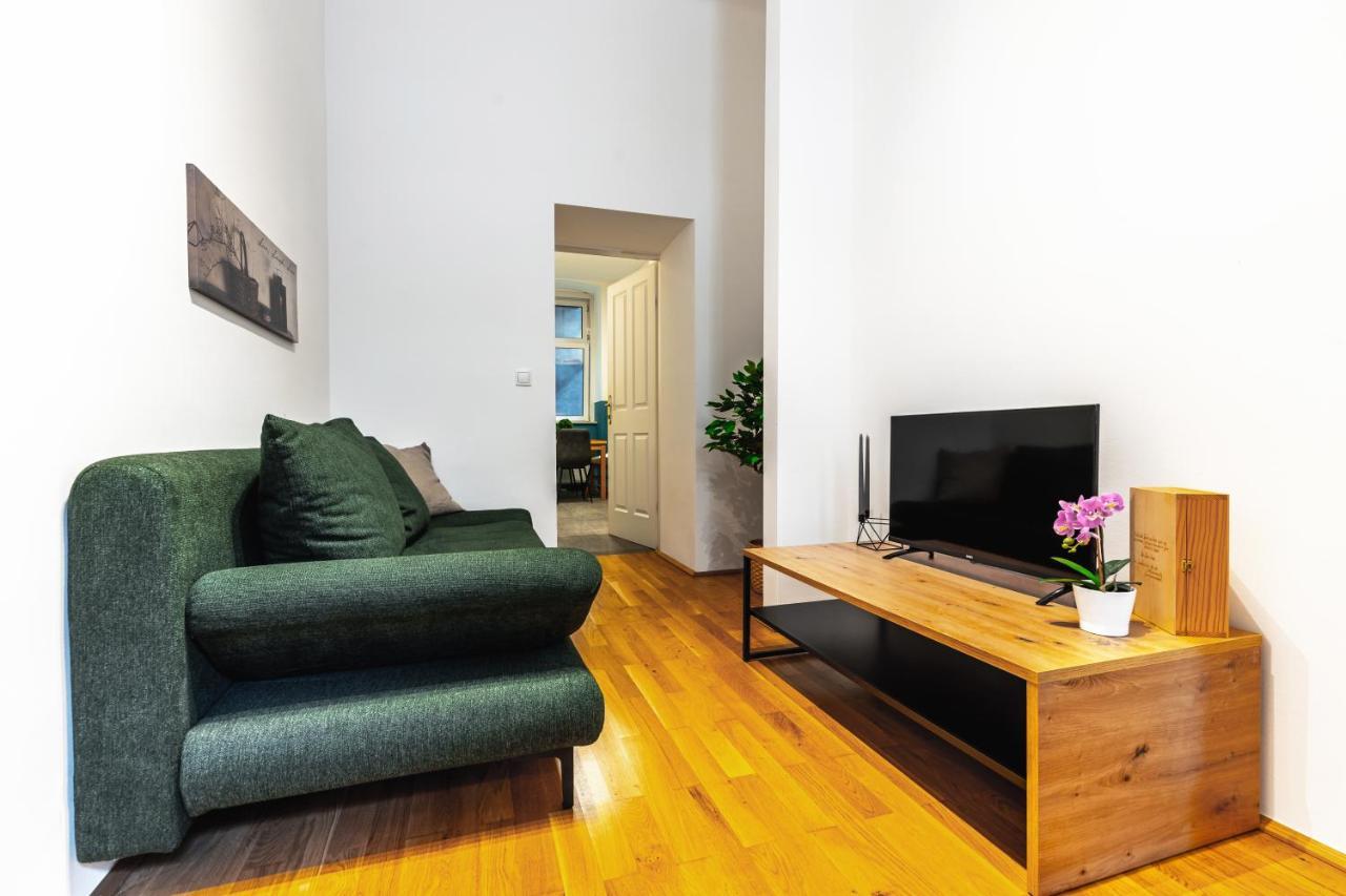 Stylish Designed In A Calm District Appartement *